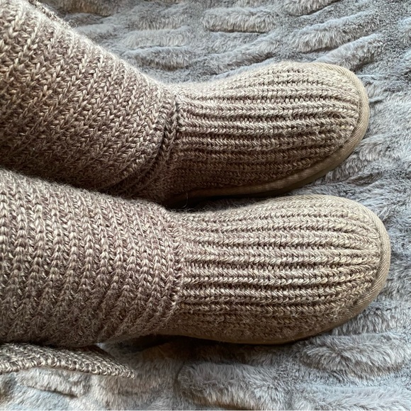 Ugg Classic Cardy Knit Sweater Boots Grey - Picture 4 of 14